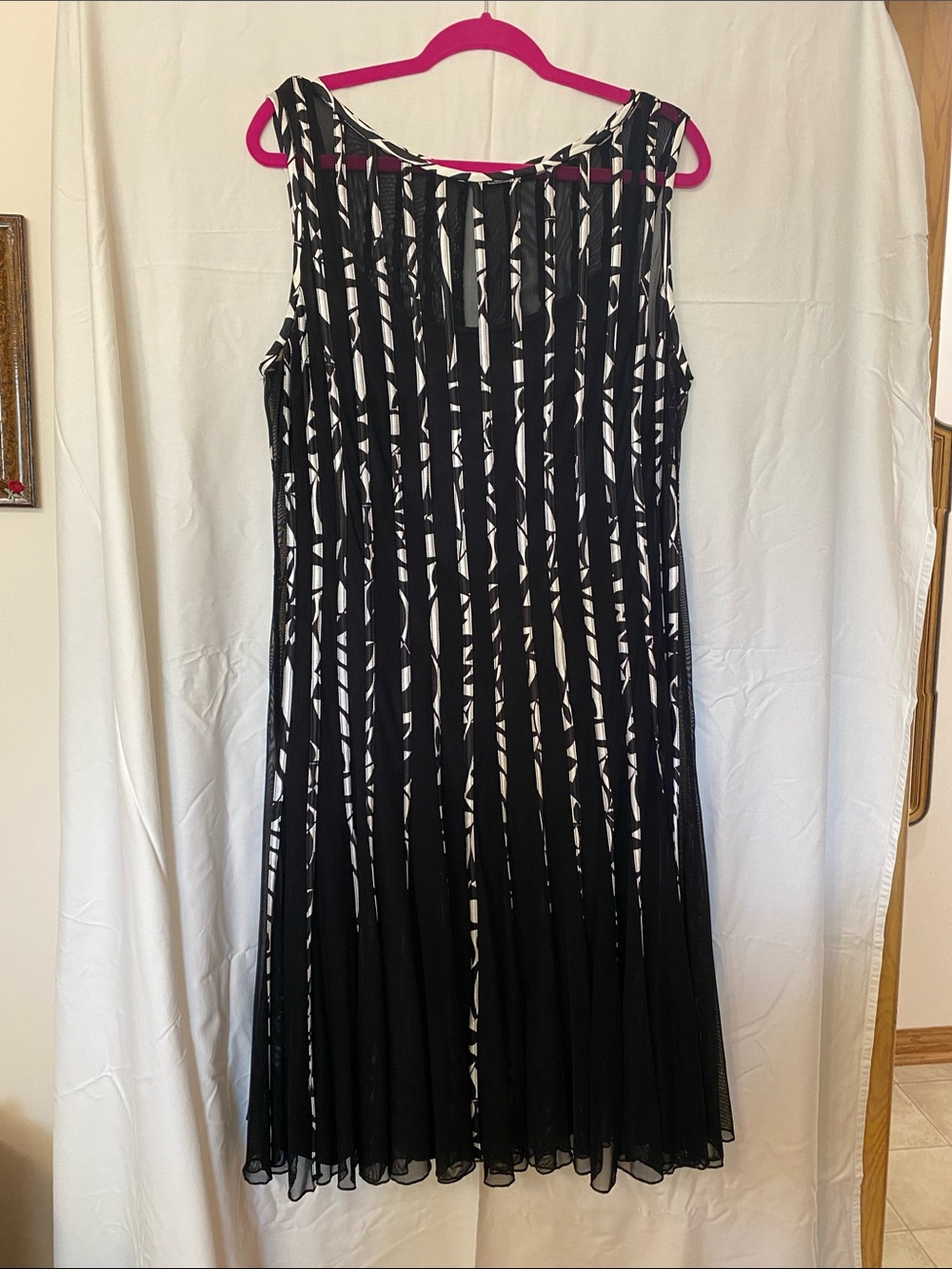 Xscape Black & White Pleated Midi Dress